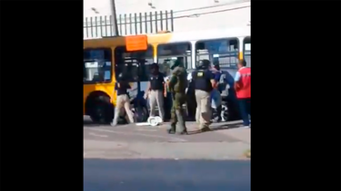 VIDEO| Niño de 12 años es detenido manejando una micro robada en manifestaciones de Puente Alto