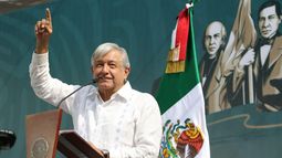 Congreso de Perú declara persona non grata a López Obrador