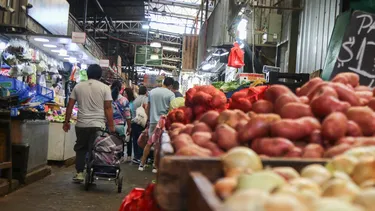 Suprema interviene en eje Vega Central: Ordena a Municipio de Recoleta controlar comercio ambulante y retiro de basura