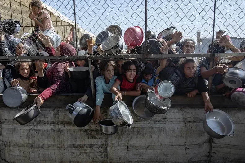 18167 gaza reparto comida efe.webp