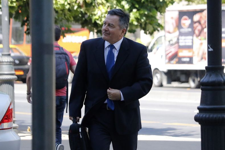 Roberto Ampuero scaled.jpg