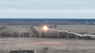 Ucrania difunde video del instante exacto en que derriban con un misil a helicóptero ruso
