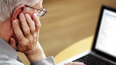 Cómo la exclusión digital amenaza la conexión con vínculo familiar de los adultos mayores en Chile