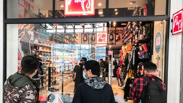 Ventas comercio minorista acumulan 14 meses en números rojos: Hubo leve repunte en agosto