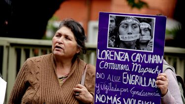 Menos de 100 mil pesos de multa: Condenan a gendarmes que hicieron parir engrillada a Lorenza Cayuhan