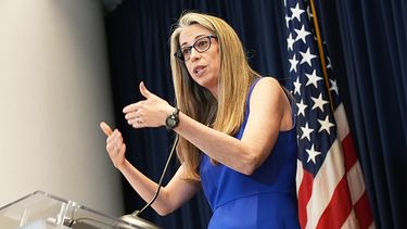 Embajadora de Estados Unidos en Chile reacciona a críticas por origen del pan con palta
