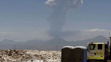 Volcán Láscar: Sernageomin mantiene alerta naranja por posible eyección de piroclastos