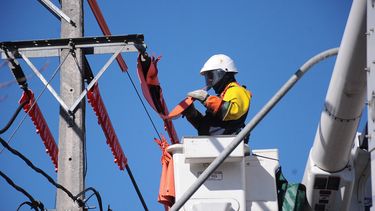 Los cortes de luz en Santiago son por trabajos que programa Enel - Agencia Uno