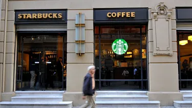 Cerró local por falta de personal, Starbucks lo echó y Corte ordenó pagarle $5 millones: Sindicato advierte que cada ataque tendrá una respuesta