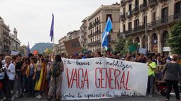 Así fue el masivo paro de país de Cataluña para condenar la represión policial durante el referéndum