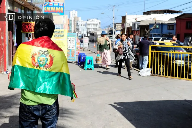 21488 foto de una persona con la bandera de bolivia en la espalda.webp
