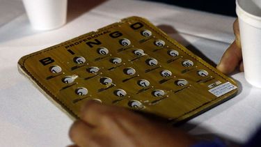 En cuatro comunas de Santiago se hacen más de 100 bingos al mes para cubrir necesidades de Salud