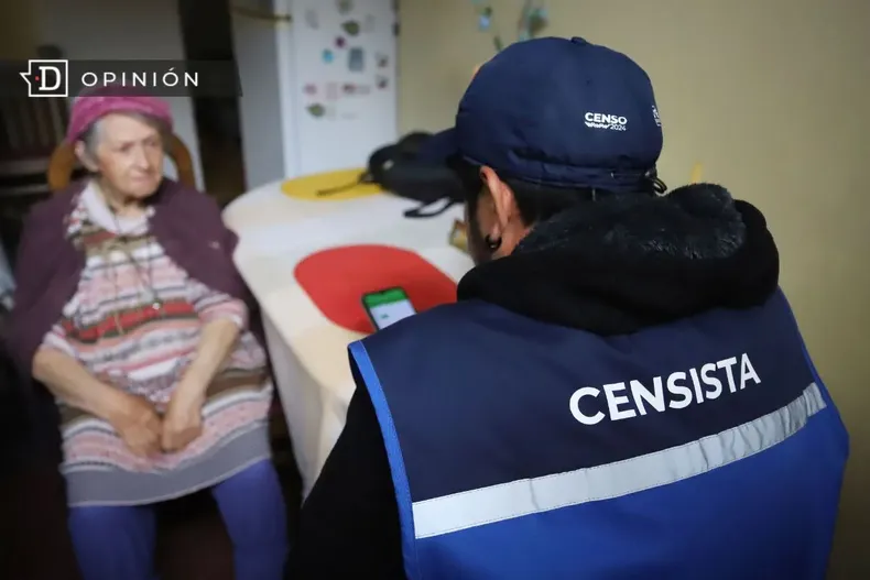 14059 mujer de tercera edad siendo censada.webp