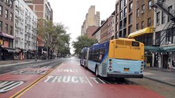 Movilidad Urbana: Nueva York apuesta por vías exclusivas para buses y la reducción de espacio para vehículos particulares
