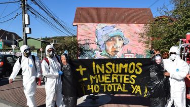 Más insumos, menos bolsas mortuorias: Intervenciones urbanas en Conce cuestionan política sanitaria del gobierno frente a la pandemia