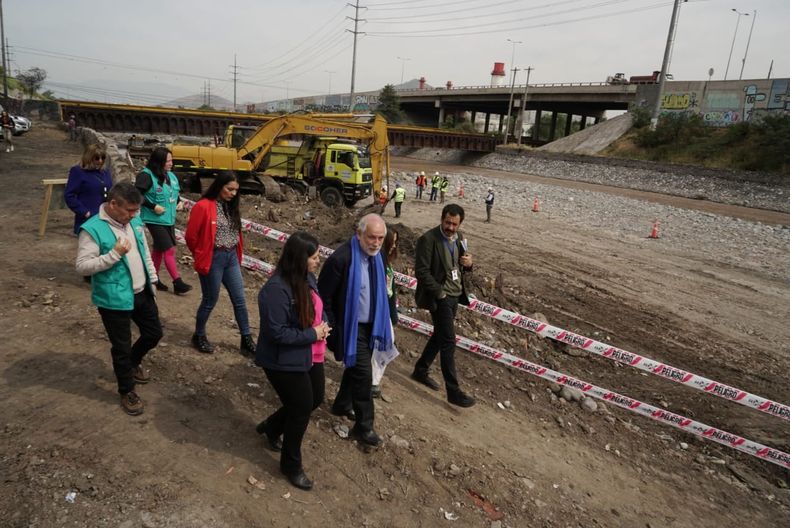 Obras en el rio Mapocho..jpeg