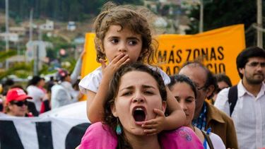 “Maternidad segura y digna”: La propuesta de candidata del Frente Amplio que garantiza el derecho a ser madre