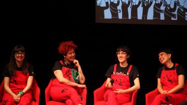 Colectivo LasTesis reversionan Corazones Rojos de Los Prisioneros a 30 años de su lanzamiento