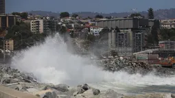 Experto alerta ante nuevo aviso de marejadas: Para quienes “visitan la playa es un peligro constante”