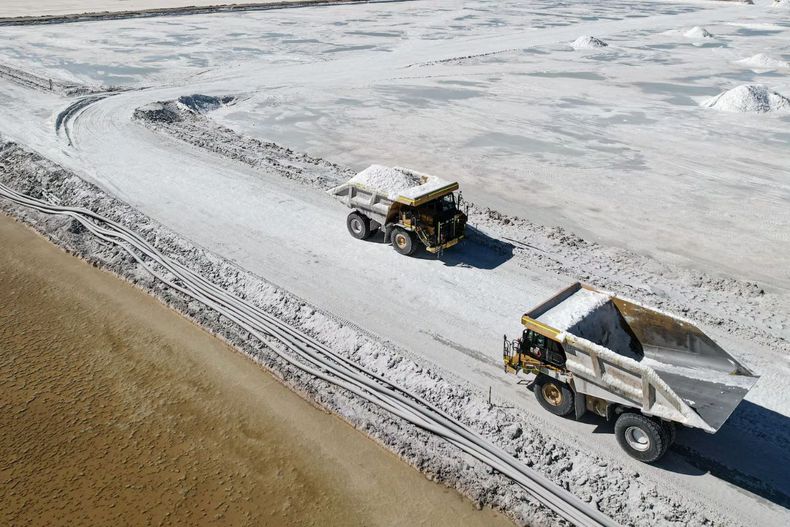 Novandino Litio presentó ante el SEIA el proyecto Salar Futuro, que contempla una inversión de US$3.000 millones para eliminar el uso de agua continental y reducir la extracción de salmuera en el Salar de Atacama hasta 2060.