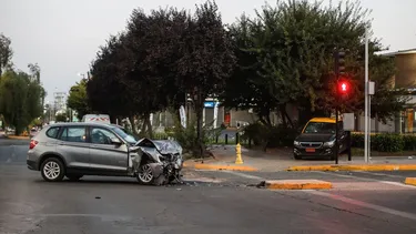 Carabinero que trabajaba de taxista choca y queda con heridas graves: Podría ser dado de baja