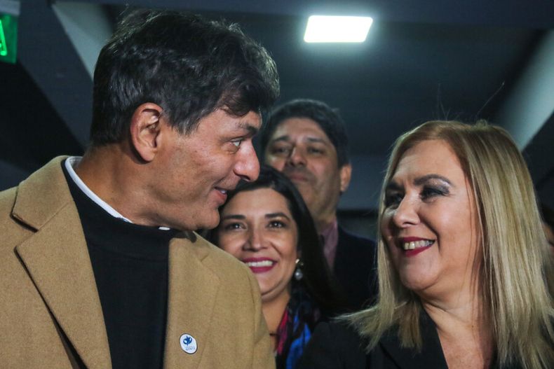 Franco Parisi junto a Pamela Jiles.jpg