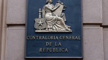 Abogado de Contraloría viajó a Brasil con licencia médica que ordenaba reposo total: Corte confirmó su destitución