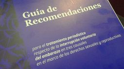 Ya no hay excusas: Presentan guía para tratamiento periodístico de aborto en 3 causales