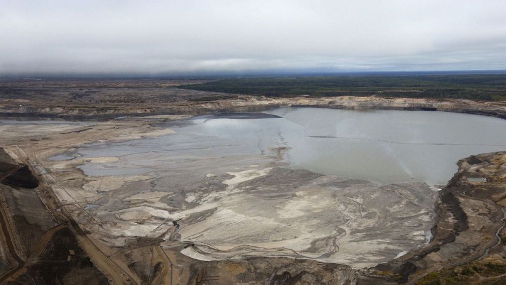 Tranque de relaves mineros en Chile. Tranque de relaves mineros en Chile.