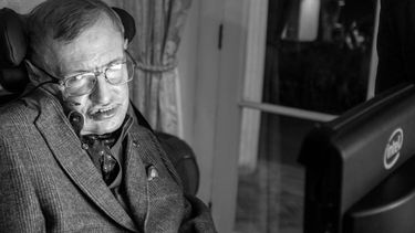 Stephen Hawking advierte de los peligros de la tecnología:  La IA podría convertir todo en una tiranía