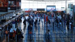 Reino Unido se protege y prohíbe la llegada de vuelos provenientes desde Chile