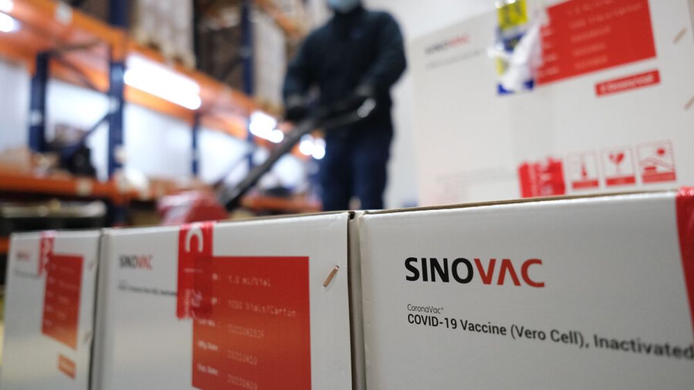 Embajada de China le baja el perfil a supuesto “quiebre” de Sinovac con Chile