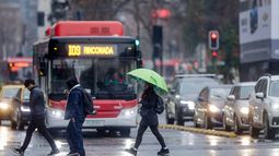 Vuelven las lluvias a Santiago - Agencia Uno