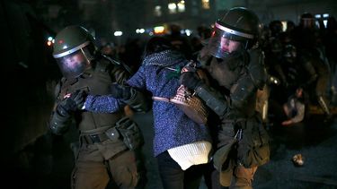 7 personas fueron detenidas en concentración feminista para rechazar al apuñalamiento de anoche
