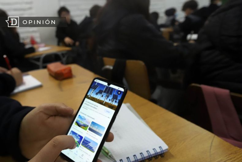 2368 celulares sala de clases.jpg