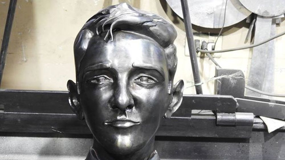A 15 años de su muerte: Escultura de Roberto Bolaño se tomó el campus de Los Ángeles de la Udec