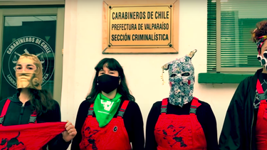VIDEO| Colectivo Lastesis lanzan manifiesto contra la violencia policial junto a Pussy Riot