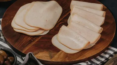 Sernac investiga a Ariztía y Sopraval por presunta inclusión de pollo en productos rotulados como “pechuga de pavo”