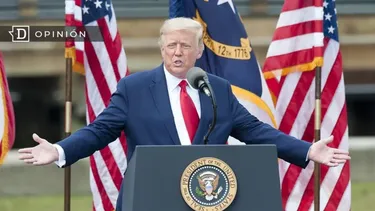 El Desconcierto | 29154 donald trump en un podio.webp