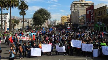 Yo no sé lo que quiere Piñera, ¿más pobreza en Valparaíso?: Crónica del 1 de mayo en el Puerto Principal