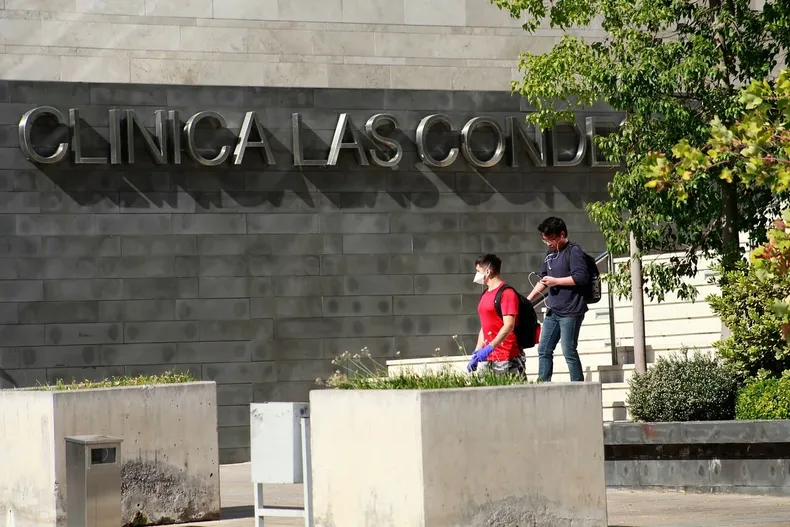 clinica las condes medico cirujano y anestesista deberan pagar 573 millones a paciente por dano neurologico permanente.webp