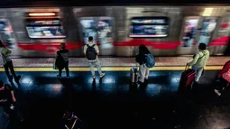 Metro de Santiago funcionará hasta las 2:30 am este sábado por la Teletón: Revisa las 11 estaciones