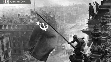 El Desconcierto | 29534 bandera sovietica en el reichstag.webp
