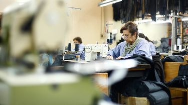 Estudio alerta: Trabajadores seguirán con “pobreza de tiempo” aun en jornada de 40 horas