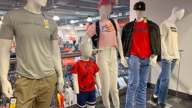 Migración de consumidores: Compras de ropa de chilenos en retail ha bajado 97,5% anual