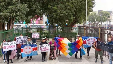 Changos cruzan medio Chile para reclamar por atraso en trámite para proteger sus mares