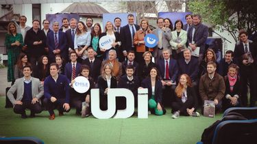 Con 10 comisiones y profundo amor a Chile: UDI lanza su programa para llegar a La Moneda