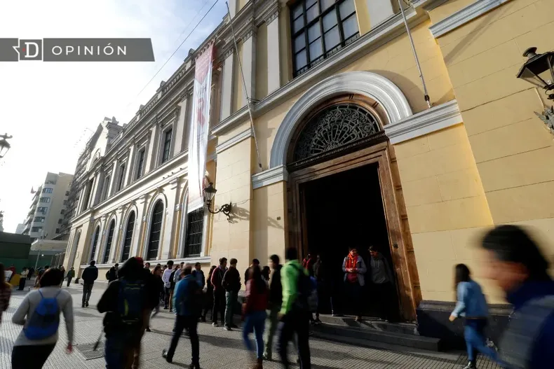 14915 frontis de la universidad de chile.webp