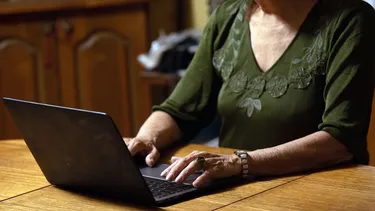 La nueva denuncia de Sernac: Acusa a plataforma online Domestika por altos cobros automáticos no informados