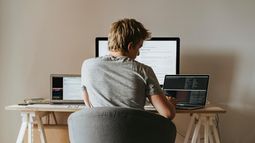 Dificulta acceso al trabajo: 44% de chilenos sin comprensión lectora, matemáticas ni resolución adaptativa